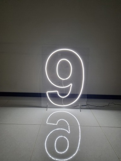 استند عدد نئونی نه 9